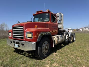 Main image Mack RD690S